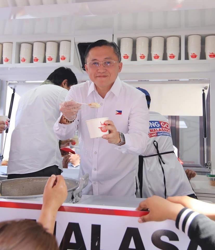 Palugaw ni Mr. Malasakit brings comfort to patients and health workers in Manila, Davao City