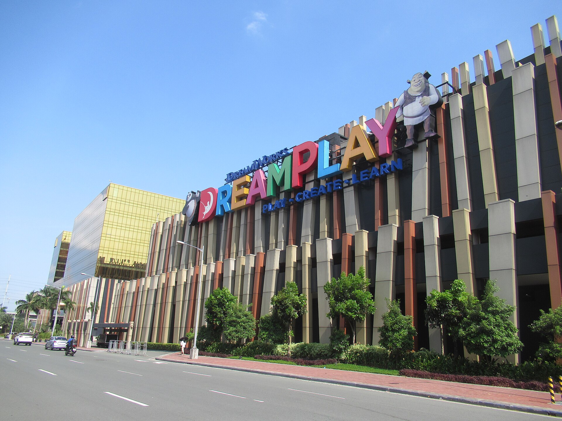 Did Manila’s luxury casino resorts cause a surge in gaming across the country?